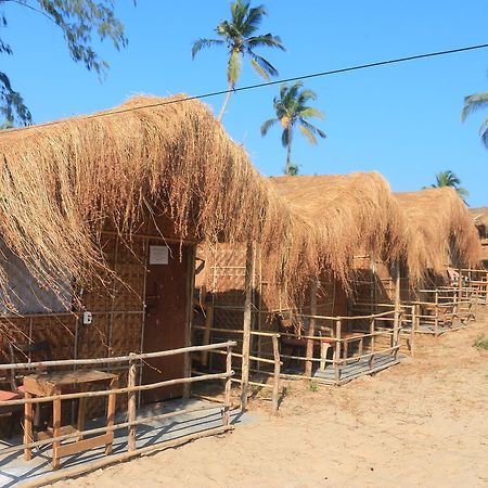 Huts On Arambol Beach Exterior photo