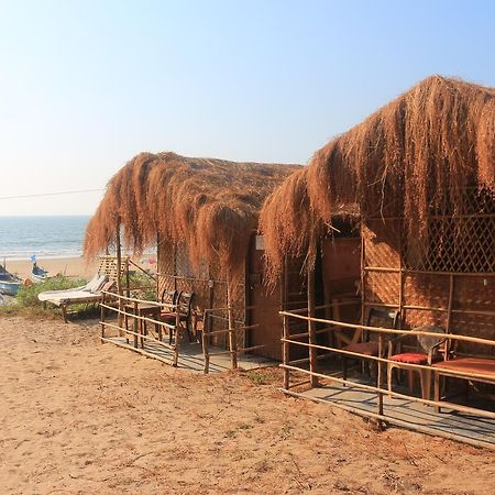 Huts On Arambol Beach Exterior photo