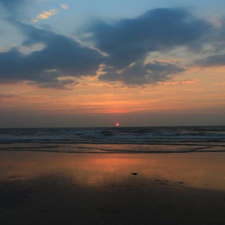 Huts On Arambol Beach Exterior photo