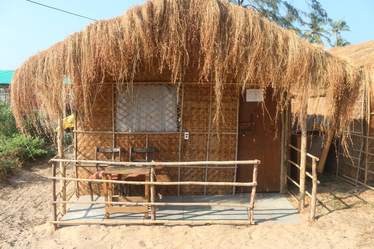 Huts On Arambol Beach Exterior photo